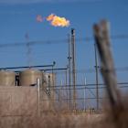 US natgas prices edge up 1% on record flows to LNG export plants