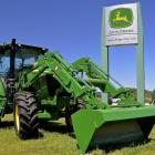 Deere (DE) Q3 Earnings Top Estimates, Fall Y/Y on Low Volumes