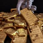 Gold Climbs to Record as Traders Weigh Threat From Tariffs