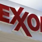 Exxon, Chevron show production strength despite sector woes