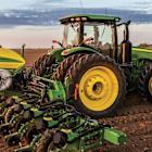 Should You Be Impressed By Deere & Company's (NYSE:DE) ROE?