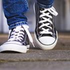 Crocs (NasdaqGS:CROX) Withdraws 2025 Guidance Despite Q1 Revenue Holding Steady at US$937 Million