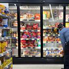 2 consumer-facing stocks that can handle economic uncertainty