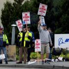 Three governors urge end to Boeing strike citing supplier impacts