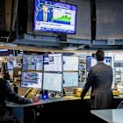 Dollar Gains as the World Awaits Iran’s Response to US Attack