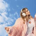 Suki Waterhouse Brings Music and Style to New Sonos Ace Headphones Campaign, Talks ‘Sleek’ Colorways for Accessorizing