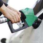 Gas prices could fall below $3 a gallon: Analyst