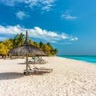 35-Year-Old Dividend Investor Retired in 'Paradise Beach' in Southeast Asia Shares His Top 5 ETF Picks – 'The Best Life, Feels Like a Dream'