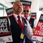 American Airlines offers to double some flight attendants’ pay over 5 years as it works to avoid strike