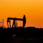 Oil Posts First Weekly Drop of 2025 as Trump Rattles Market