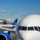 Analysis-United Airlines has few viable alternatives to congested Newark Airport