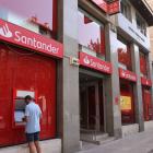 Argentina Discusses Raising $1 Billion Through Santander