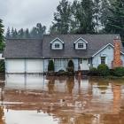 Extreme weather risks and insurance stocks: Investment guide