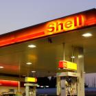 Investors Met With Slowing Returns on Capital At Shell (LON:SHEL)