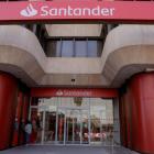 Santander Brasil's net profit up 44% in Q2, beating forecasts