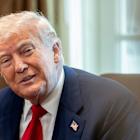 Trump Rules Out Firing ‘Total Stiff’ Powell Over Rate Cuts