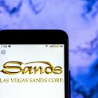 Las Vegas Sands, Alcoa: After-hours movers