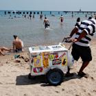 Americans slow to book summer travel amid discount hunting
