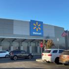 Walmart to offer independent drivers new holiday bonuses in battle with Amazon