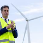 Ed Miliband to visit China amid wind farm security fears