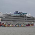 Norwegian holds outlook, Carnival & Royal Caribbean boost outlook