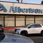 Albertsons lifts annual profit forecast, bets on pharmacy business, loyalty program