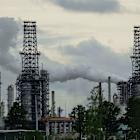 What falling oil prices mean for the economy
