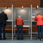 Irish, Czechs hold EU vote after Dutch far-right gains