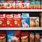 Barclays Lifts Chewy (CHWY) PT to $50 on Strong FQ1 2026 Outlook
