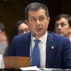 Airline CEOs and Transportation Secretary Buttigieg fight over regulations even after election