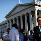 US Treasuries Slide as Solid Jobs Market Gives Fed Room on Rates
