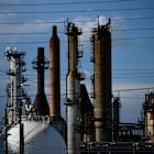 Oil Gains as US Stockpiles Drop, Trump Sticks to Iran Pressure