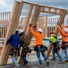 Toll Brothers Backs Full-Year Outlook