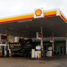 Shell's $6 billion profit smashes forecasts as LNG offsets weak refining