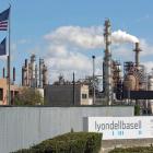 Lyondell to begin closure of Houston refinery this weekend, sources say